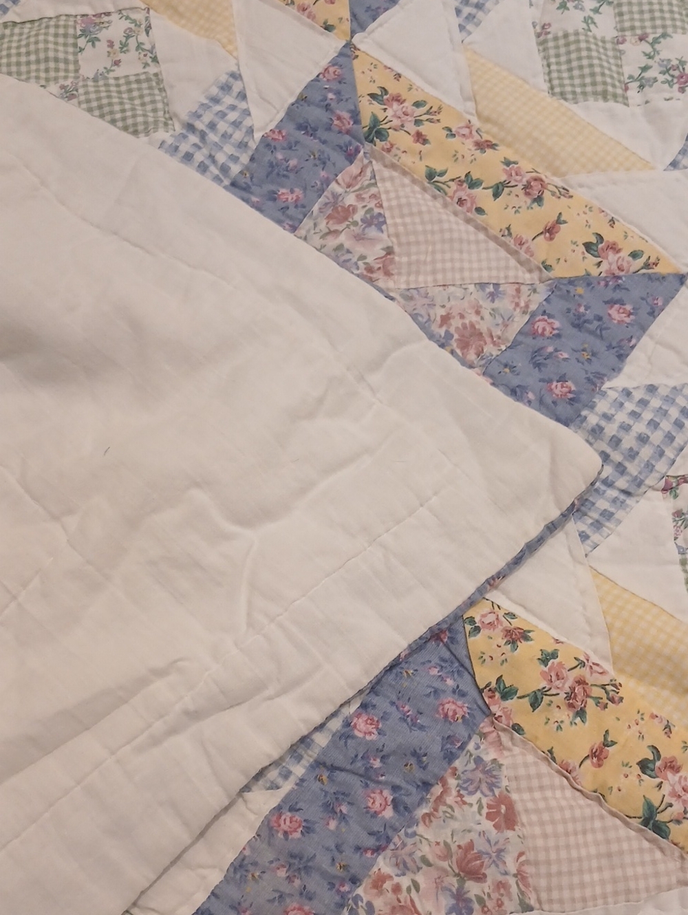 🌸 Vintage Cottagecore Floral Patchwork Quilt 🌸 - Picture 7 of 8